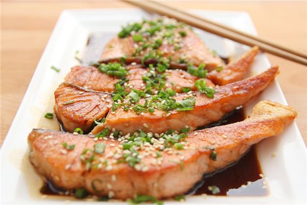 梦见别人吃鱼是什么预兆 梦见别人吃鱼是什么预兆