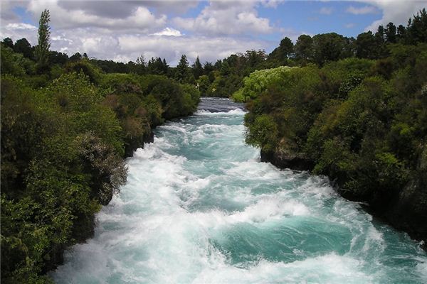 梦见激流是什么意思 梦见激流是什么意思