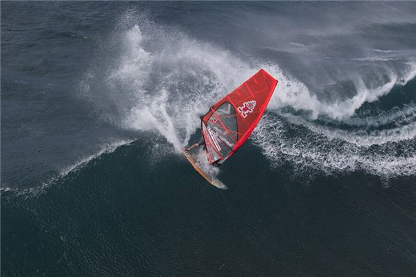 梦见浪潮是什么意思 梦见浪潮是什么意思