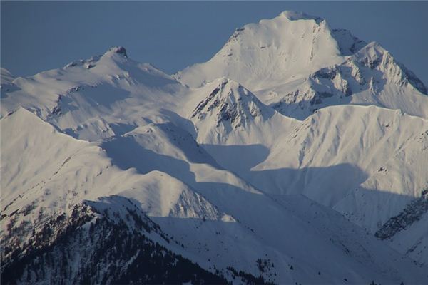 梦见峰峦是什么意思 梦见峰峦是什么意思