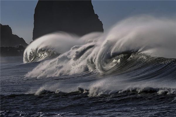 梦见惊涛骇浪是什么意思 梦见惊涛骇浪是什么意思